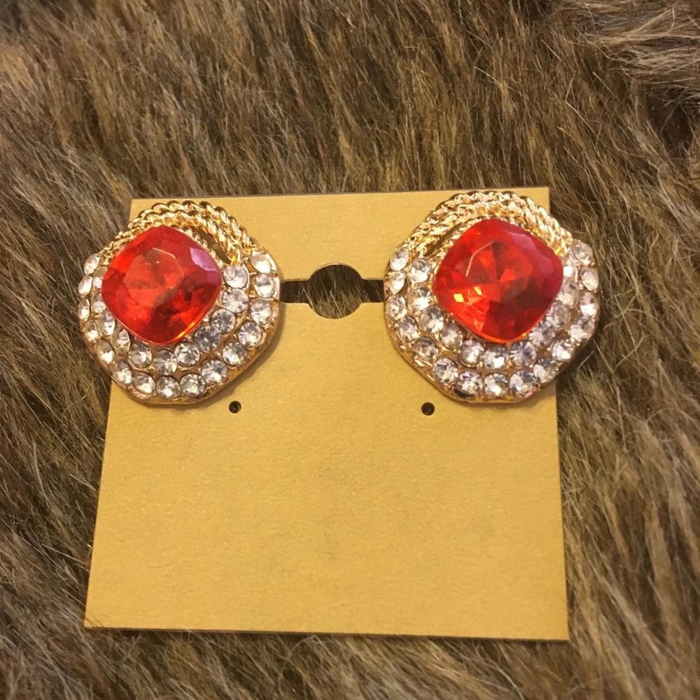 Vintage candy apple red glass stone clip earrings - Picture 2 of 7